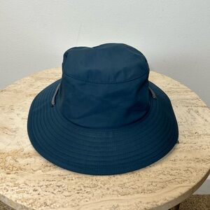 Solar Escape UV Brimmer Bucket Hat NWT Slate Blue